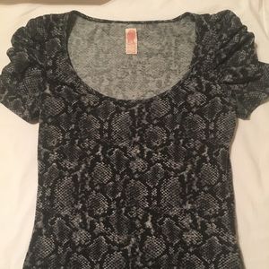 Snake print top size Small
